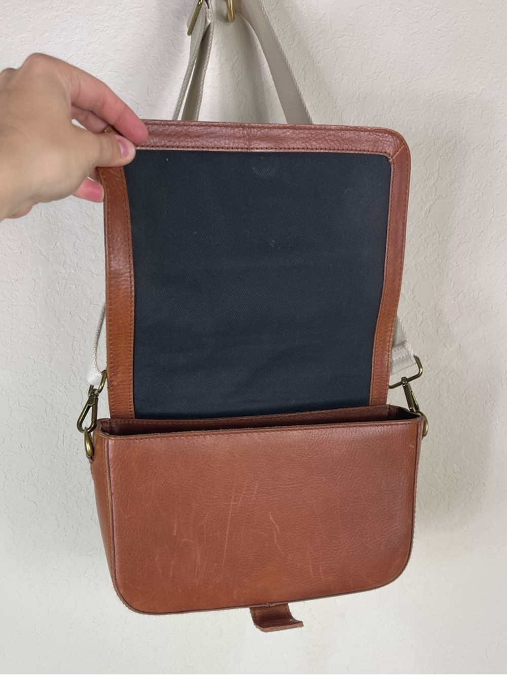 Madewell The Transport Flap Shoulder in Bag English Saddle - Picture 7 of 11